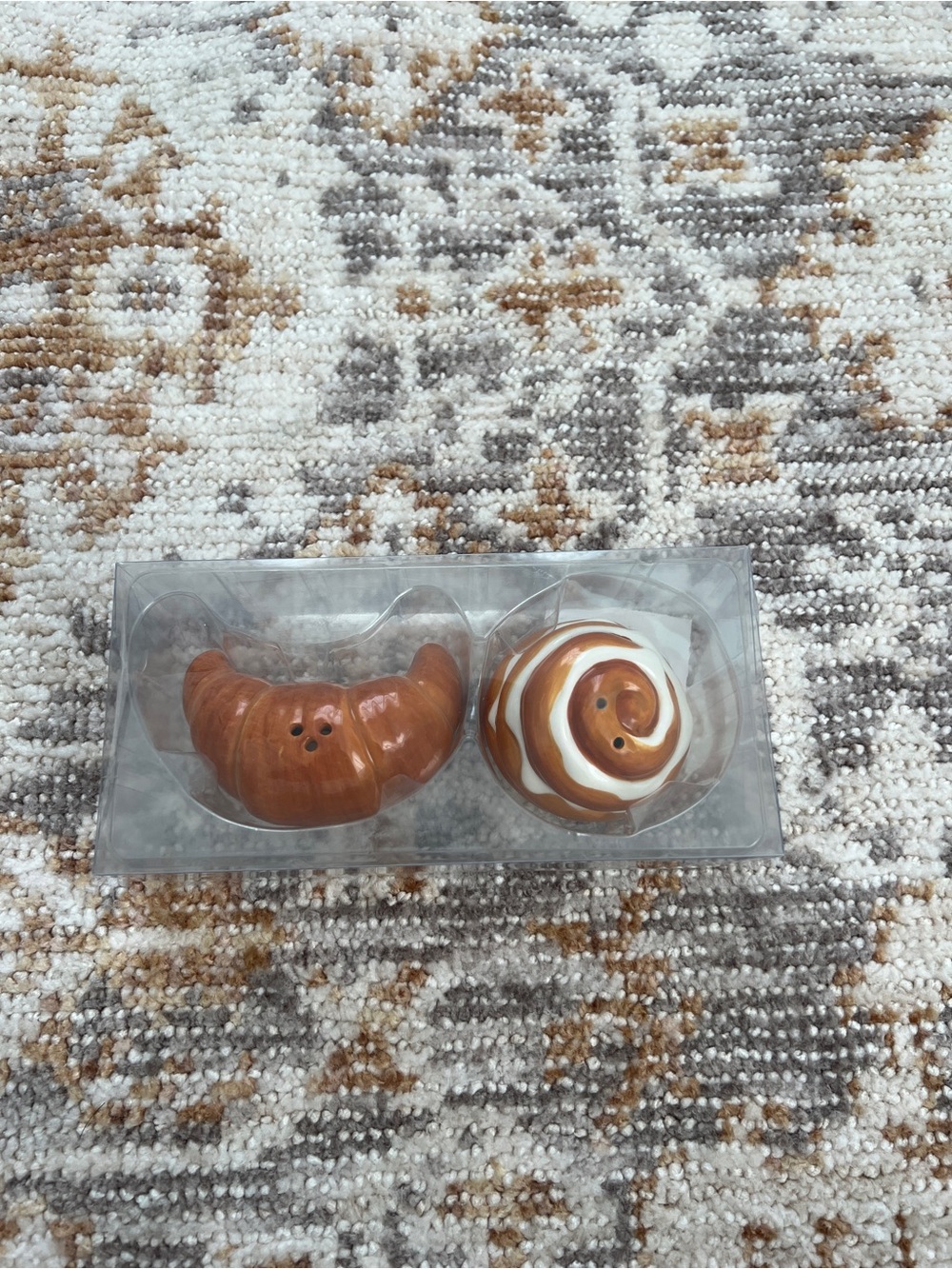 Croissant salt and pepper shakers